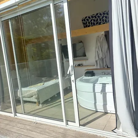 Un Petit Coin De Paradis Bed and breakfast *